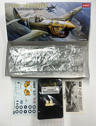 Academy curtiss p 40e - academy, 1/72